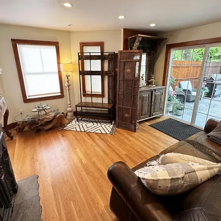 Large, Comfortable & Conveniently Located Home Danvers Exterior photo