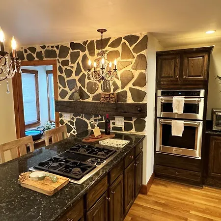 Large, Comfortable & Conveniently Located Home Danvers Exterior photo