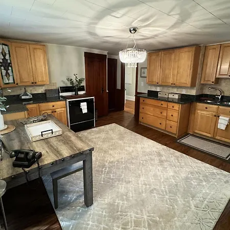 Large, Comfortable & Conveniently Located Home Danvers Exterior photo