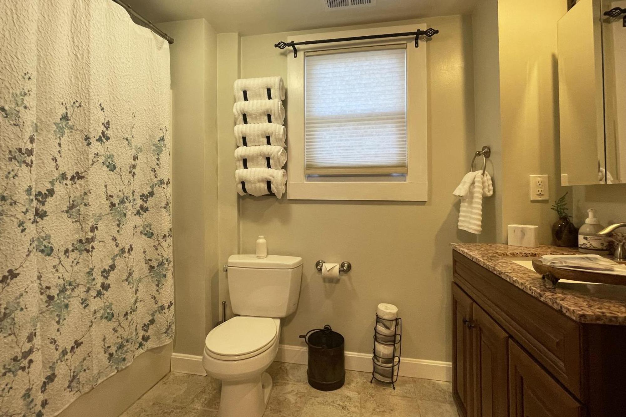 Holiday home Large, Comfortable & Conveniently Located