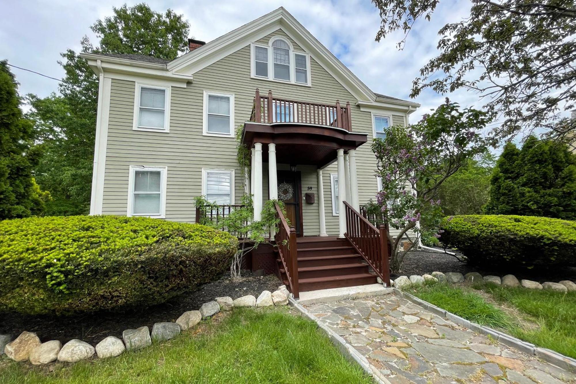 Large, Comfortable & Conveniently Located Danvers