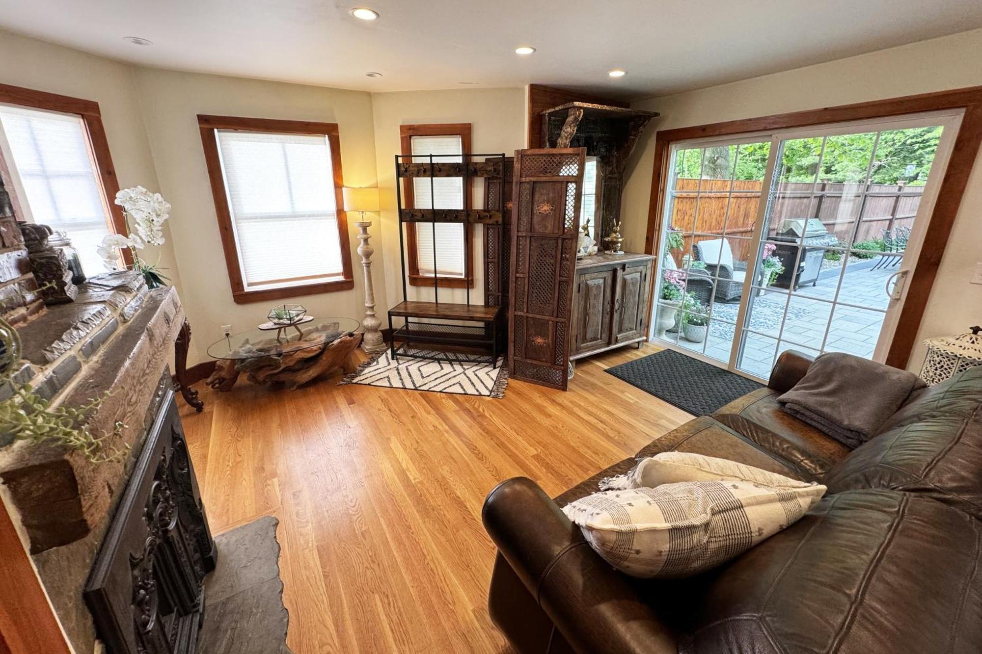Large, Comfortable & Conveniently Located