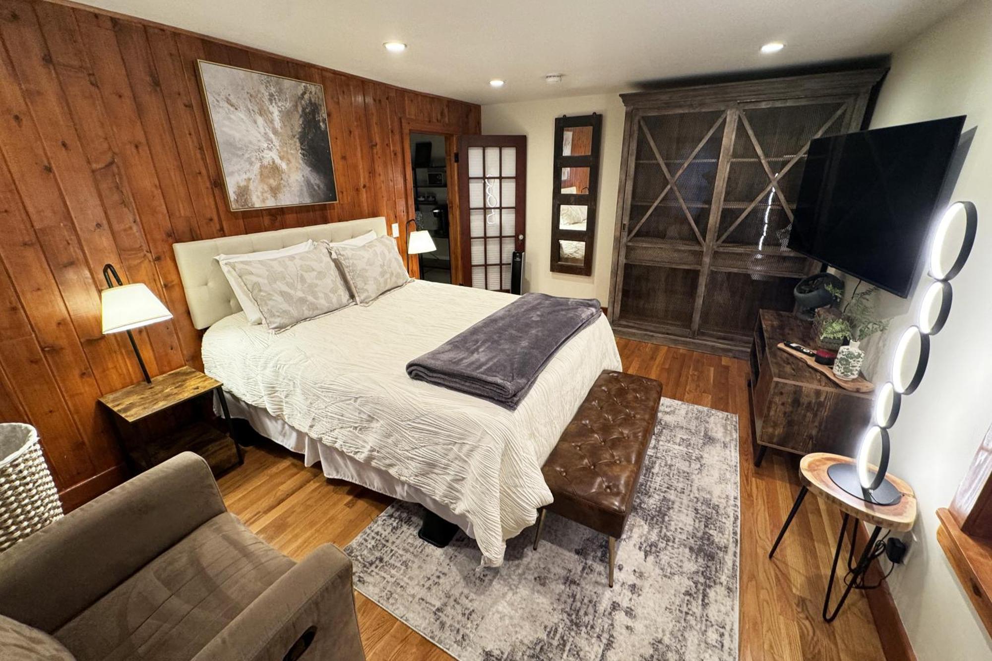 Large, Comfortable & Conveniently Located Danvers