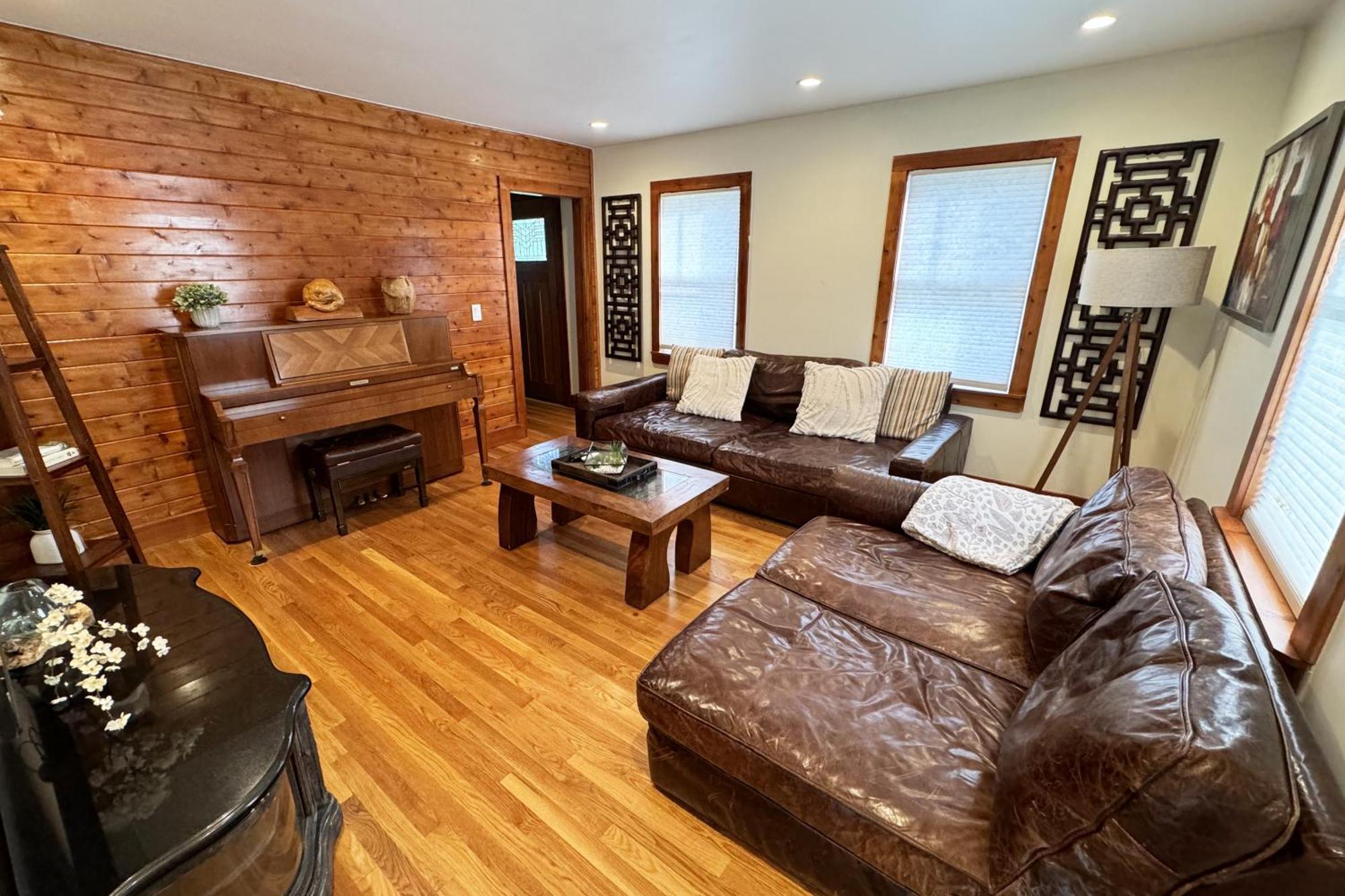 Large, Comfortable & Conveniently Located Holiday home Danvers