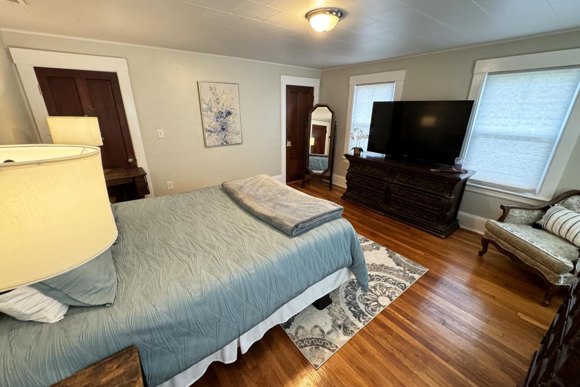 Large, Comfortable & Conveniently Located